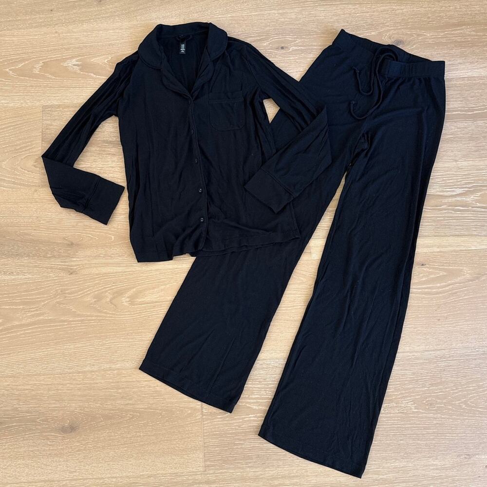 Skims Long Sleeve Button Up Sleep Set Size XS in Black